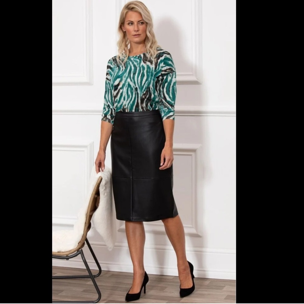 Reitmans Elegant Black faux Leather Skirt size 4